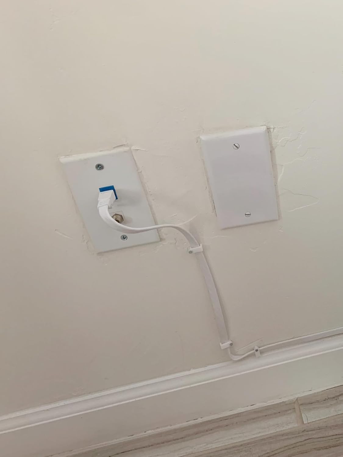 Jadaol Cable Clips 200Pcs 8mm Nail in Clips for Flat Ethernet Cables Wall Clips Cable Tacks Electrical Wire TV Cable Speaker Wire Coax Clips Cable Nails for Cords Cat5/Cat5e/Cat6/Cat7 RJ45 Cord Clips