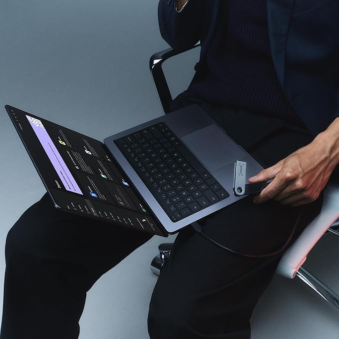 Ledger Nano S Plus (Emerald Green) : The Perfect Entry-Level Hardware Wallet to securely Manage All Your Crypto and NFTs (for Android or Desktop only)