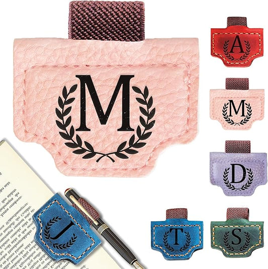 Personalized Bygone Mark Bookmark with Pen Holder, Leather Magnetic Bookmark 26 Letters Name Initial Bookmarks for Readers, Book Lover Gifts for Women Men Notebook Accessories (Pink, M)