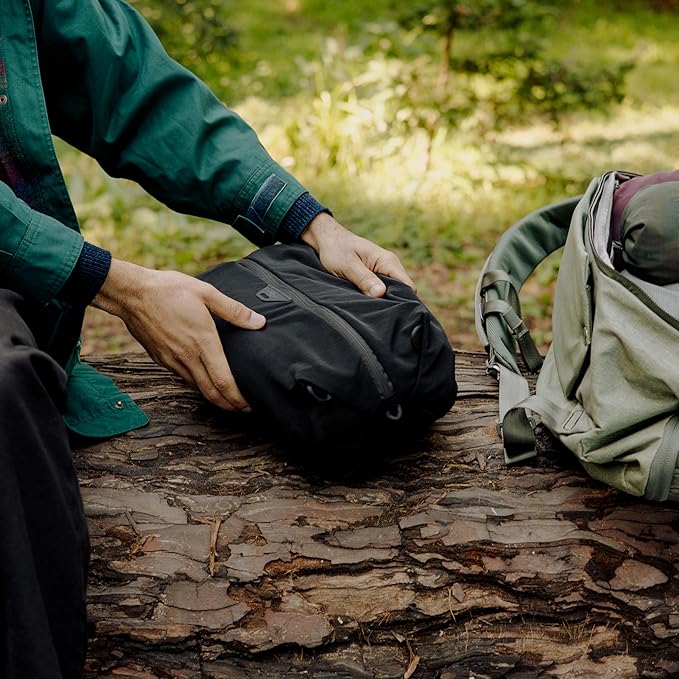 Peak Design Ultralight Mesh Packing Cube, Sage, Stretchy Mesh Luggage Cube with Strap Attachment Points and Luggage Pass Throughs, Zipper Opening, Travel Organizer for Men and Women, Size Small